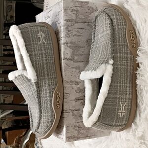 New KURU Loft Women's Gray Plaid Slippers White Faux Fur Lining Arch Supportive